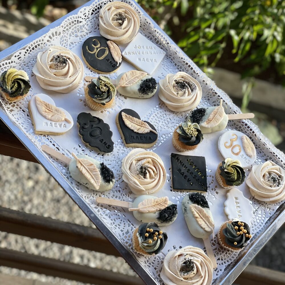 Sablés décorés en pâte à sucre – Personnalisation à thème (10 pièces) – Image 3