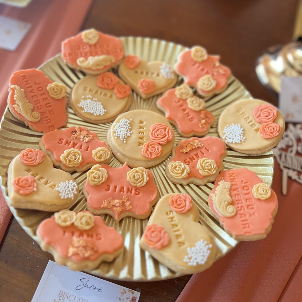 Sablés décorés en pâte à sucre – Personnalisation à thème (10 pièces)
