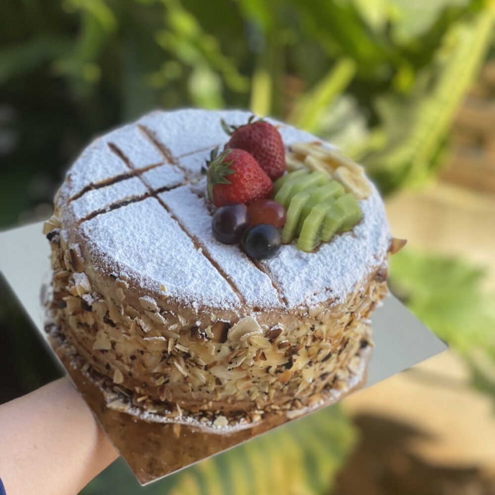 Pie Neuf – Gâteau vanillé aux fruits et amandes grillées